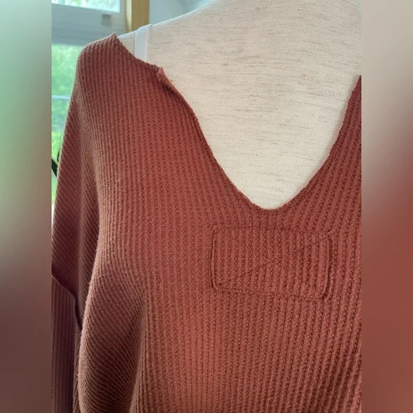 Altar’d State : Rust V-Neck Thermal Knit Top - Picture 3 of 7
